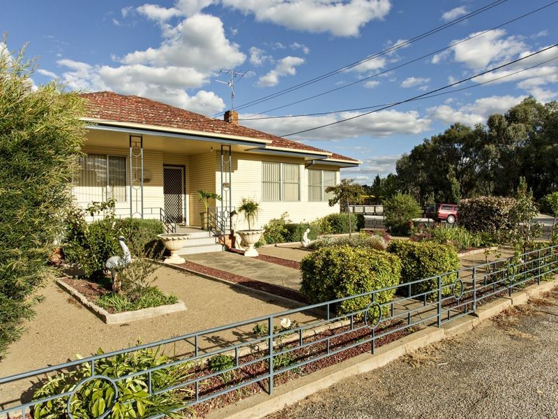 92 Lynch Street, Young NSW 2594