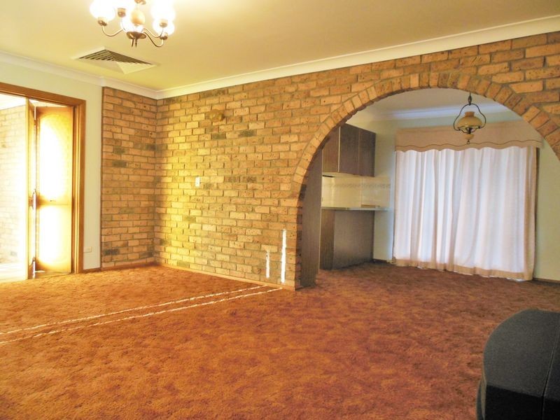 2 Cherry Court, Young NSW 2594