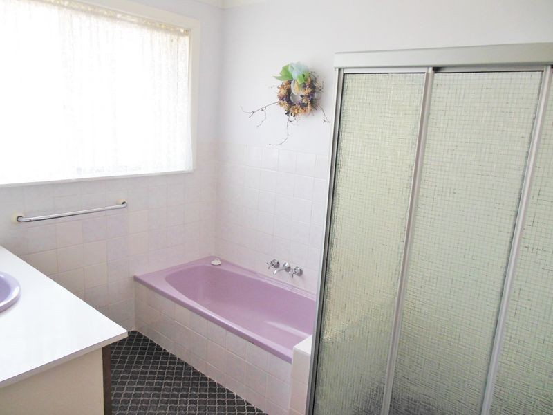 2 Cherry Court, Young NSW 2594