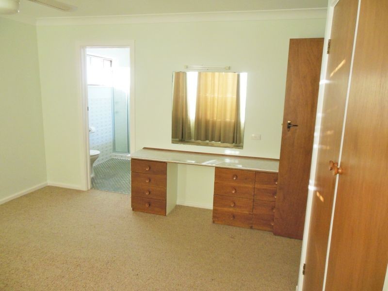 2 Cherry Court, Young NSW 2594