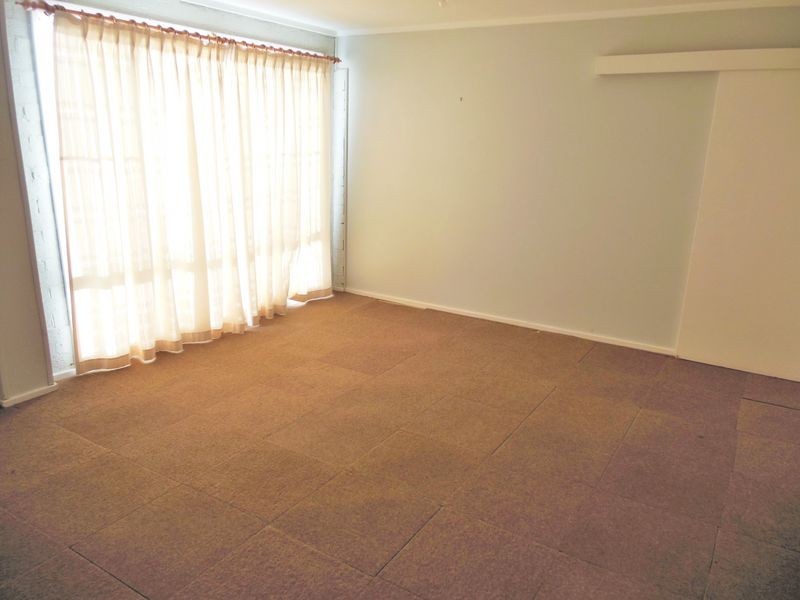 2 Cherry Court, Young NSW 2594