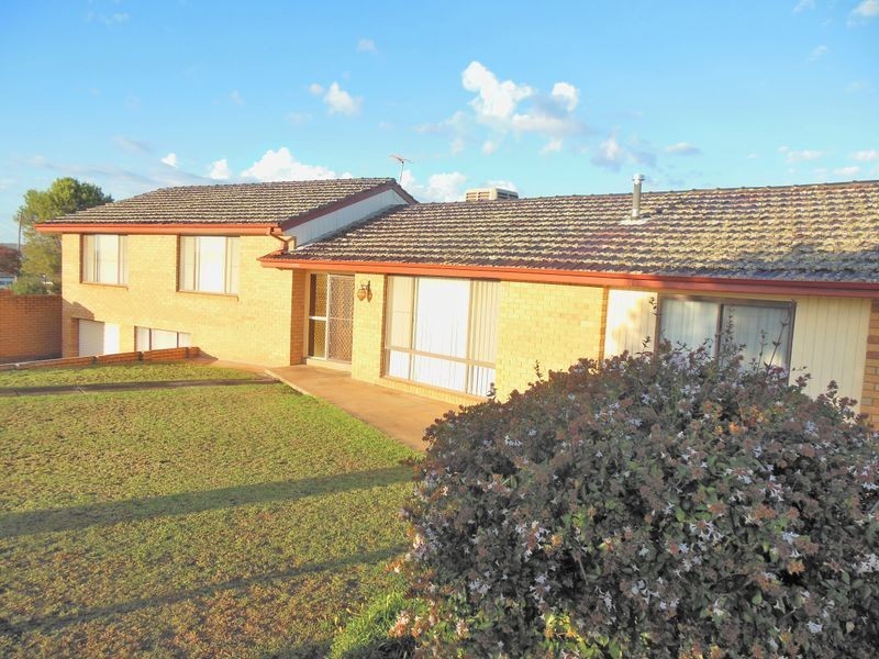 2 Cherry Court, Young NSW 2594