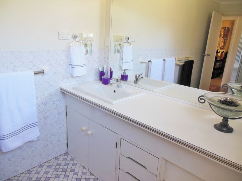 7 Willawong Street, Young NSW 2594