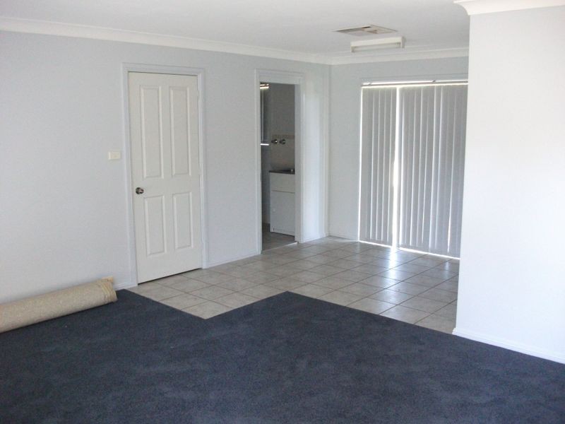 16 Tadross Avenue, Young NSW 2594