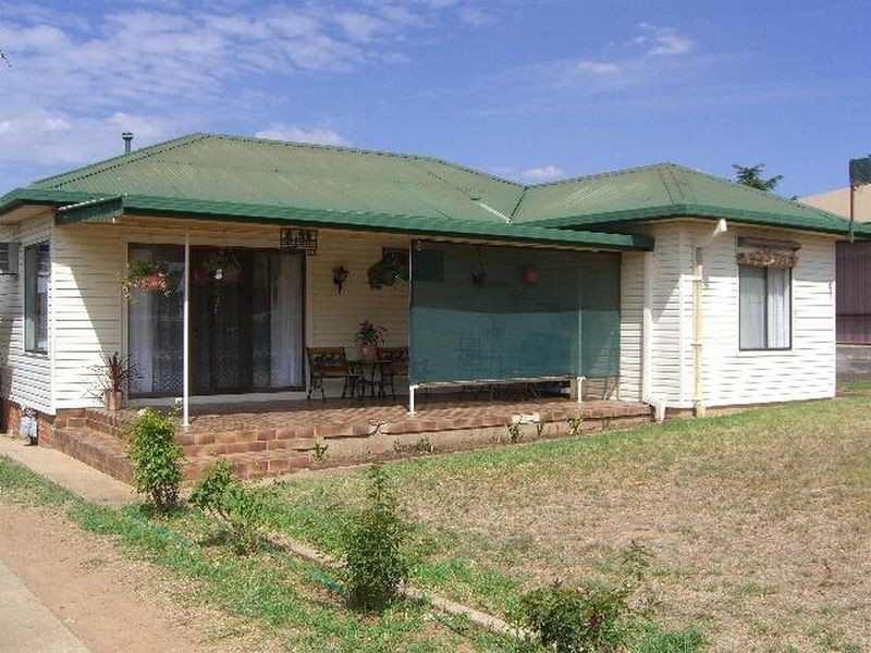 98 Wombat Street, Young NSW 2594
