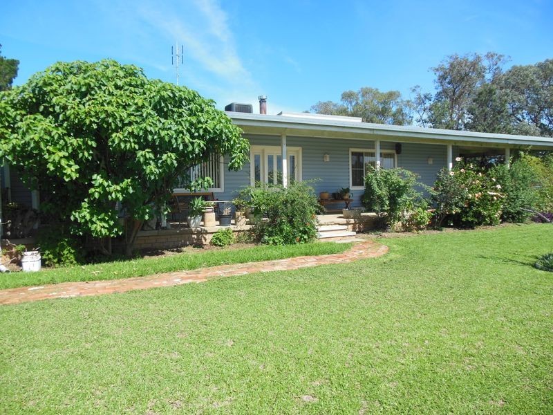 275 Henry Lawson Way, Young NSW 2594