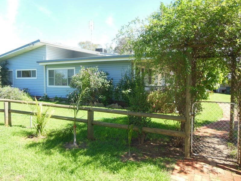 275 Henry Lawson Way, Young NSW 2594