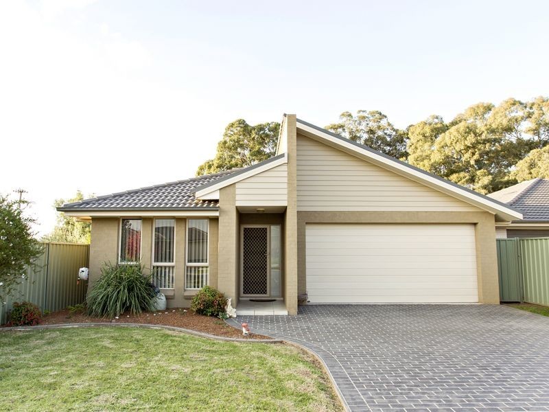 4A Mayoh Place, Young NSW 2594