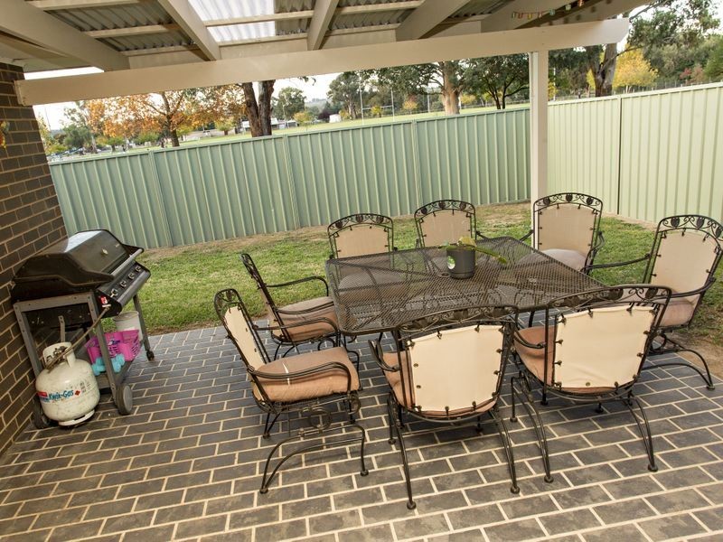 4A Mayoh Place, Young NSW 2594