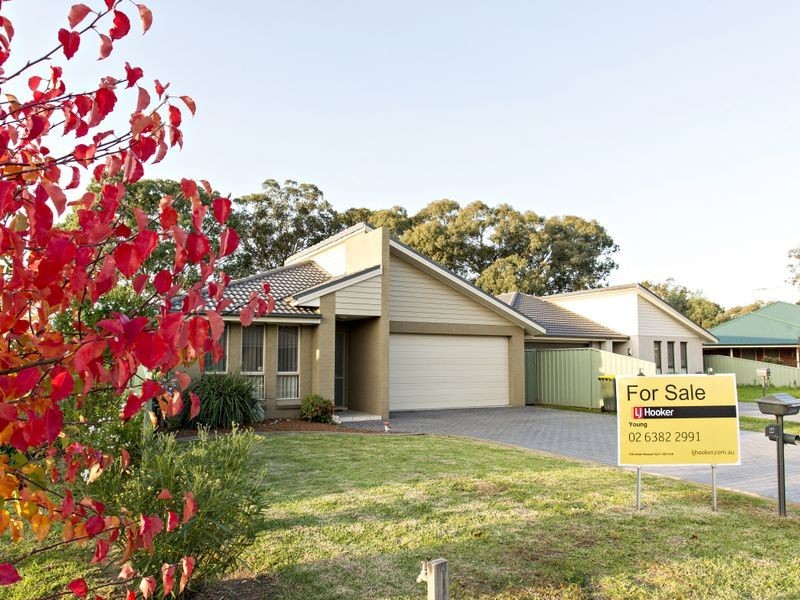 4A Mayoh Place, Young NSW 2594