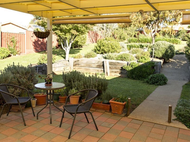 30 McNarry Place, Young NSW 2594