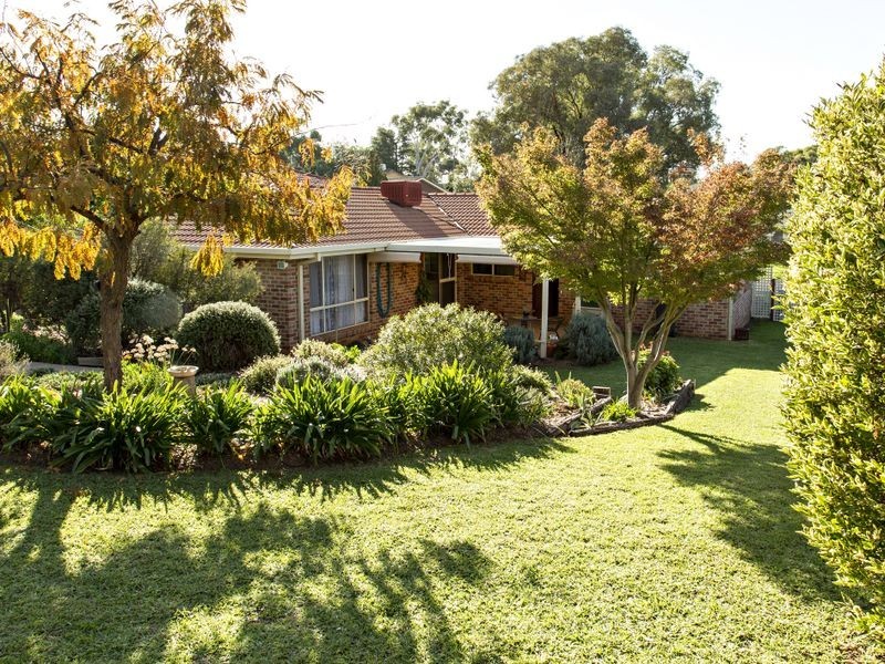 30 McNarry Place, Young NSW 2594