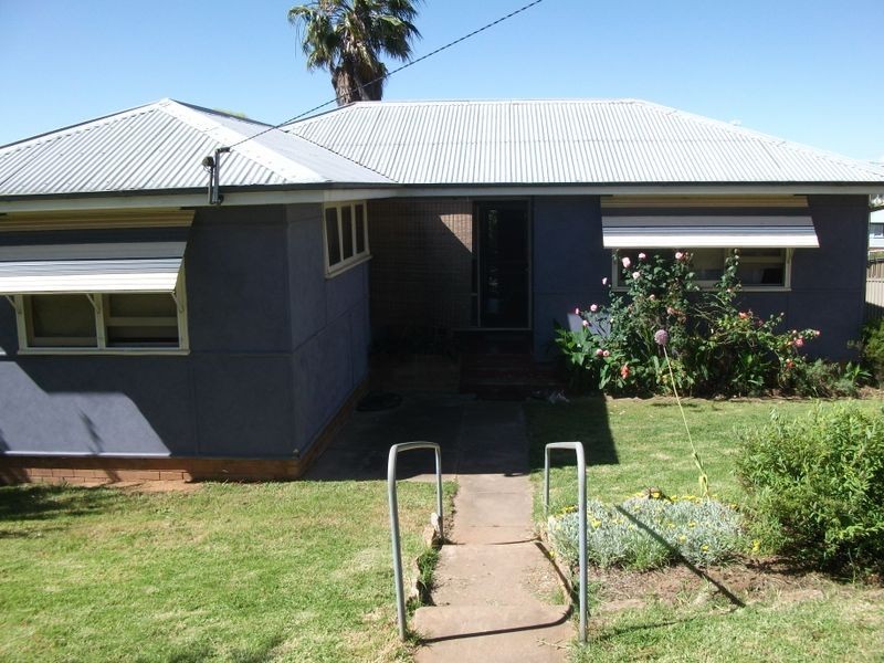 7 Clifton Street, Young NSW 2594