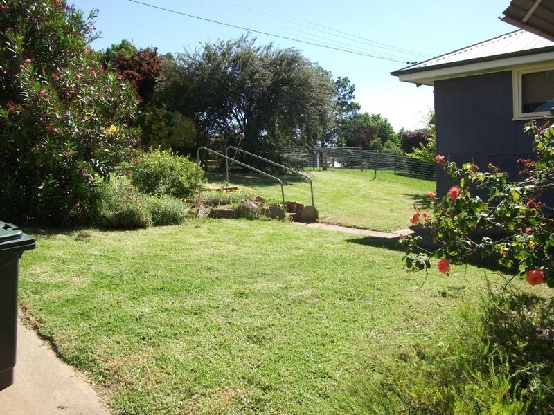 7 Clifton Street, Young NSW 2594