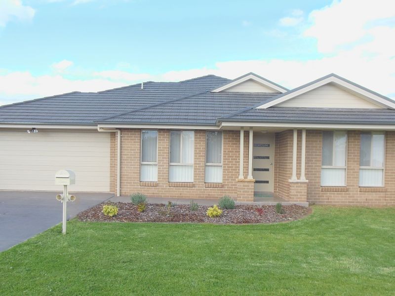 76 Hills Street, Young NSW 2594