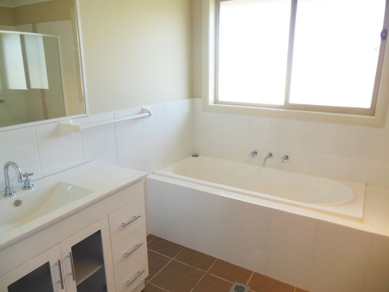 76 Hills Street, Young NSW 2594