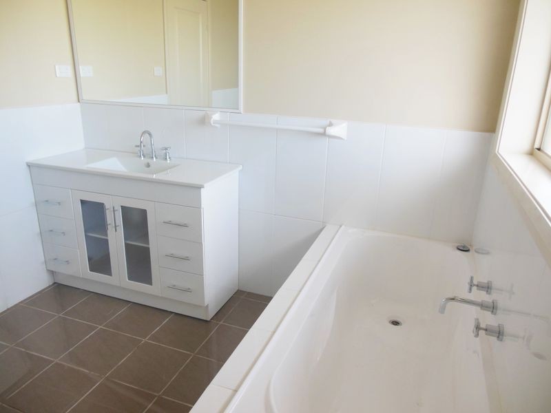 76 Hills Street, Young NSW 2594