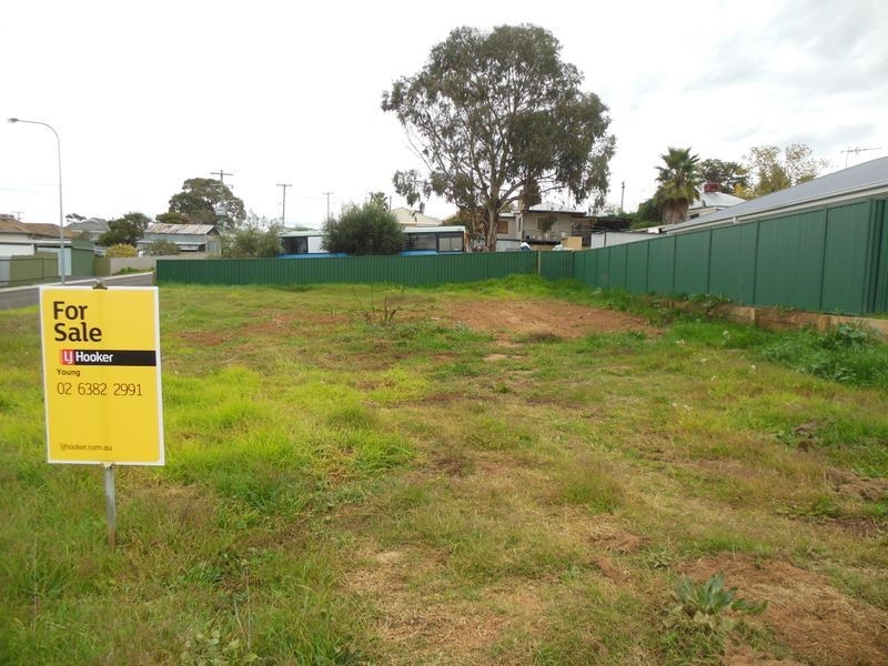 5 Molloy Place, Young NSW 2594