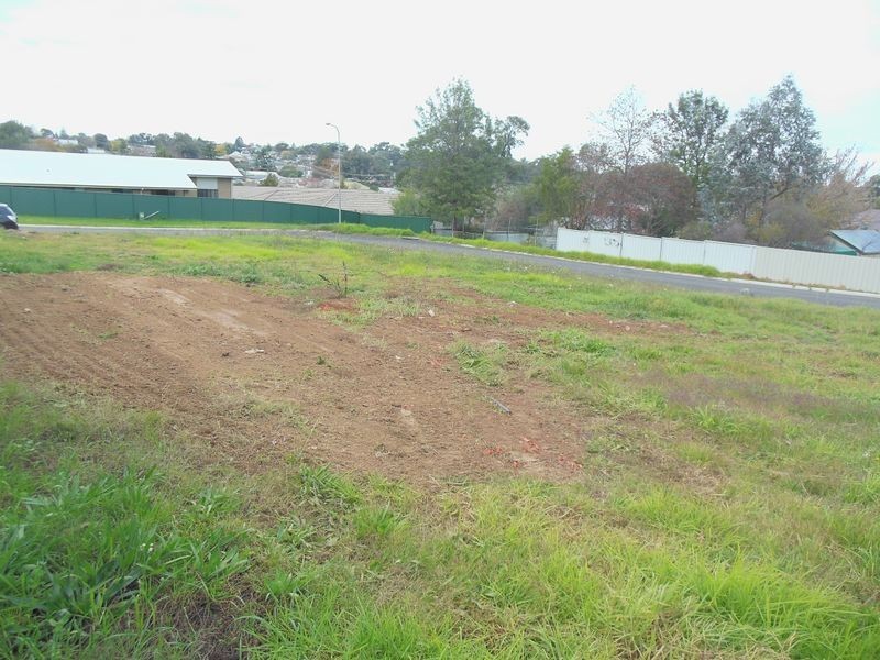 5 Molloy Place, Young NSW 2594