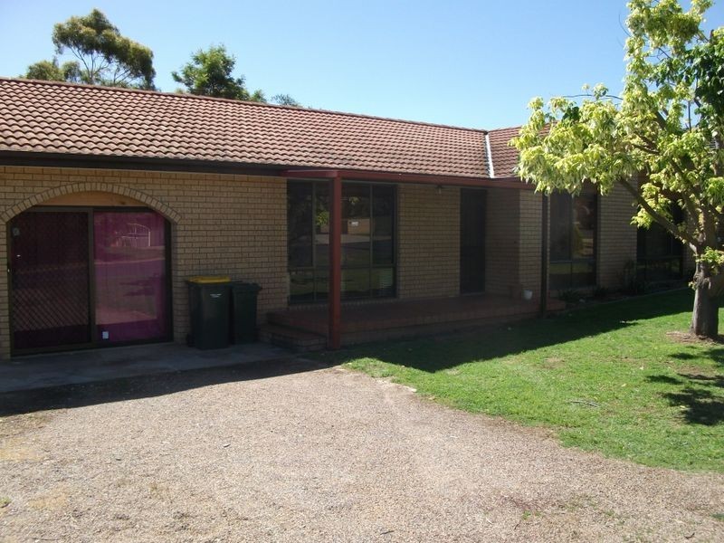 68 Blackett Avenue, Young NSW 2594