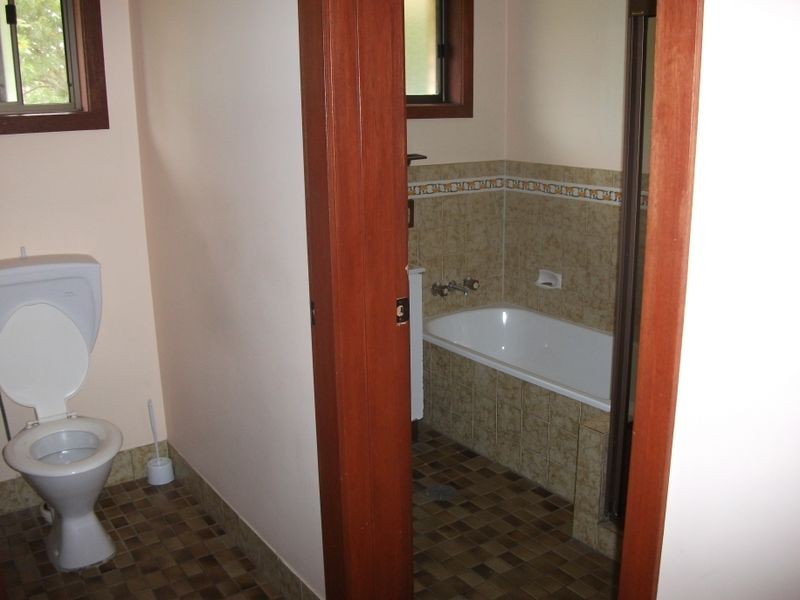 68 Blackett Avenue, Young NSW 2594