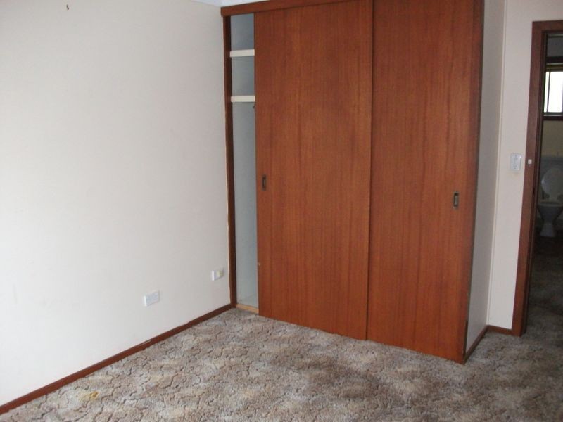 68 Blackett Avenue, Young NSW 2594