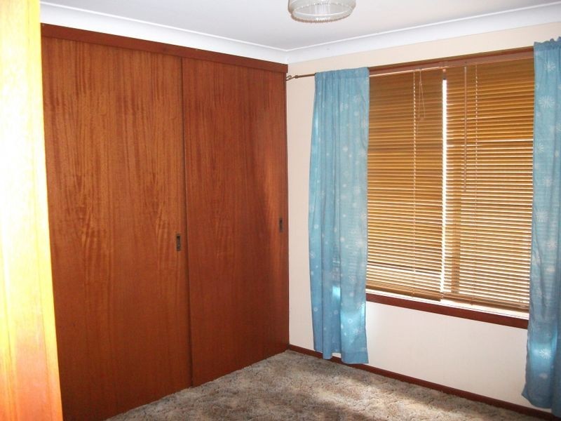 68 Blackett Avenue, Young NSW 2594