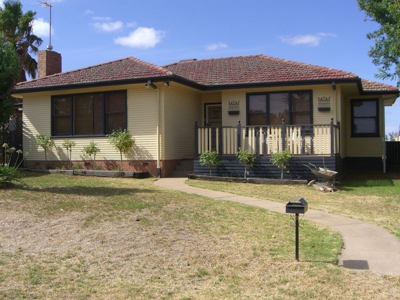 8 Nasmyth Street, Young NSW 2594