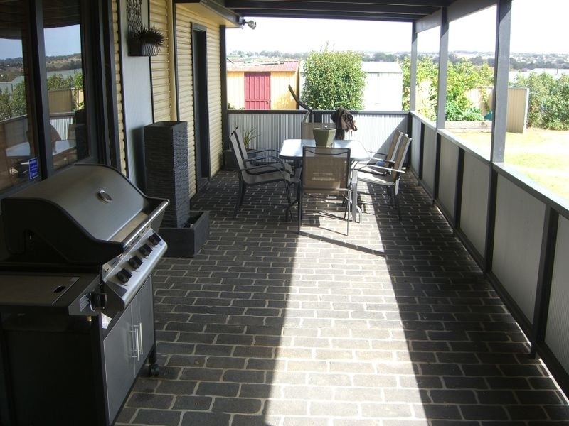 8 Nasmyth Street, Young NSW 2594