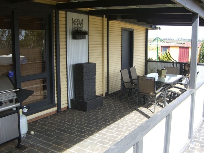 8 Nasmyth Street, Young NSW 2594