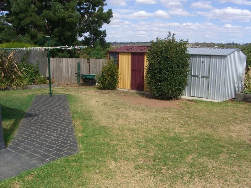 8 Nasmyth Street, Young NSW 2594