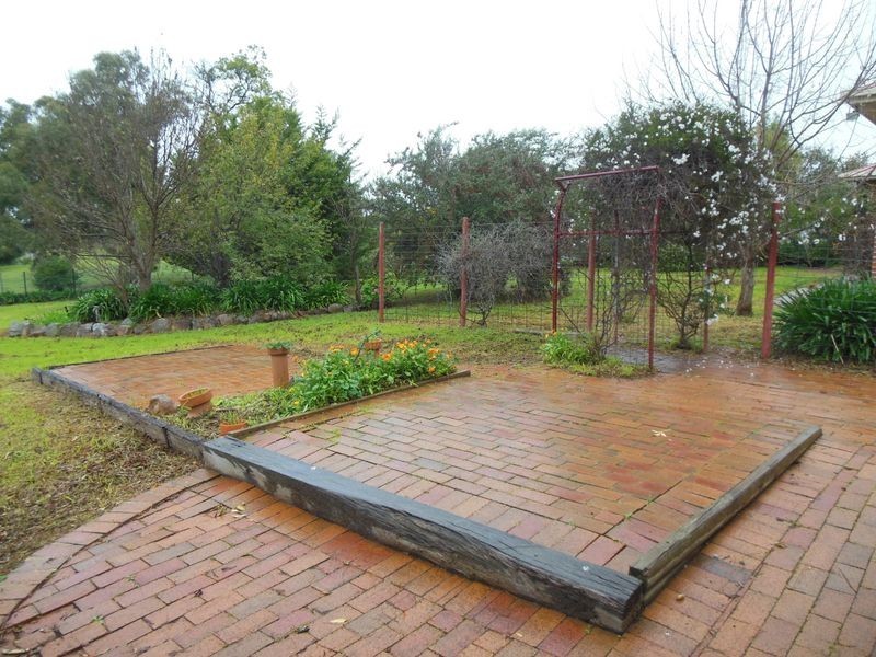 224 Henry Lawson Way, Young NSW 2594