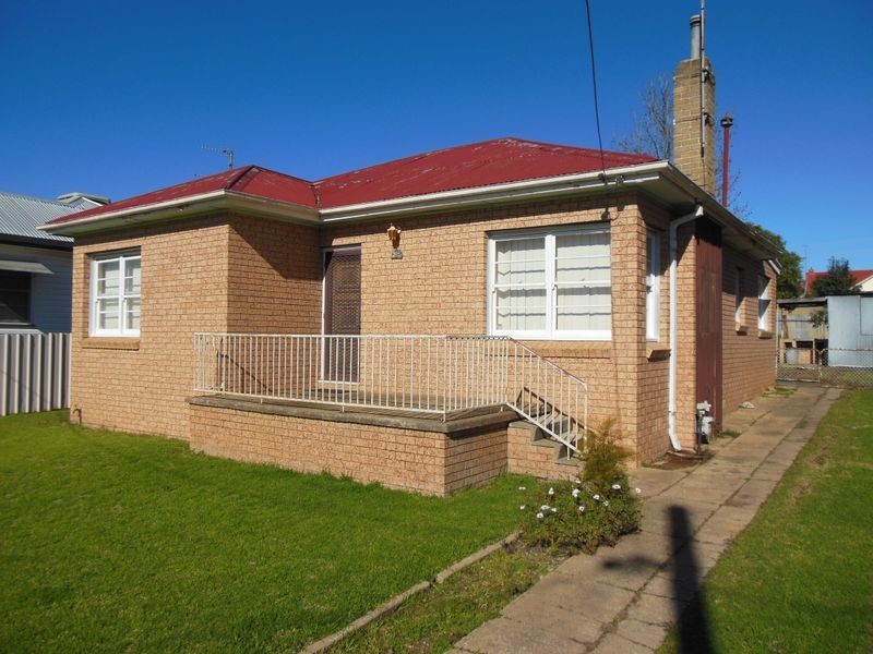 8 Miro Street, Young NSW 2594