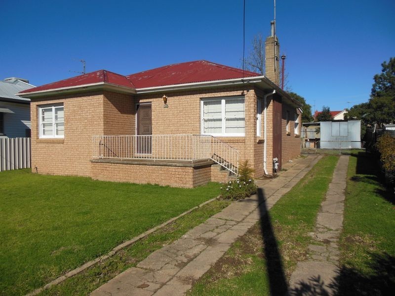 8 Miro Street, Young NSW 2594