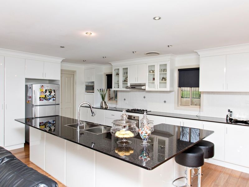 8 Bailes Crescent, Young NSW 2594