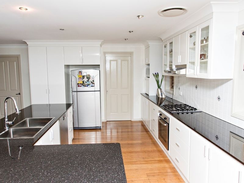 8 Bailes Crescent, Young NSW 2594