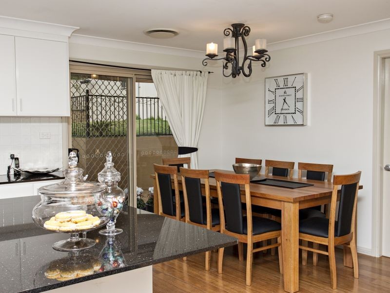 8 Bailes Crescent, Young NSW 2594