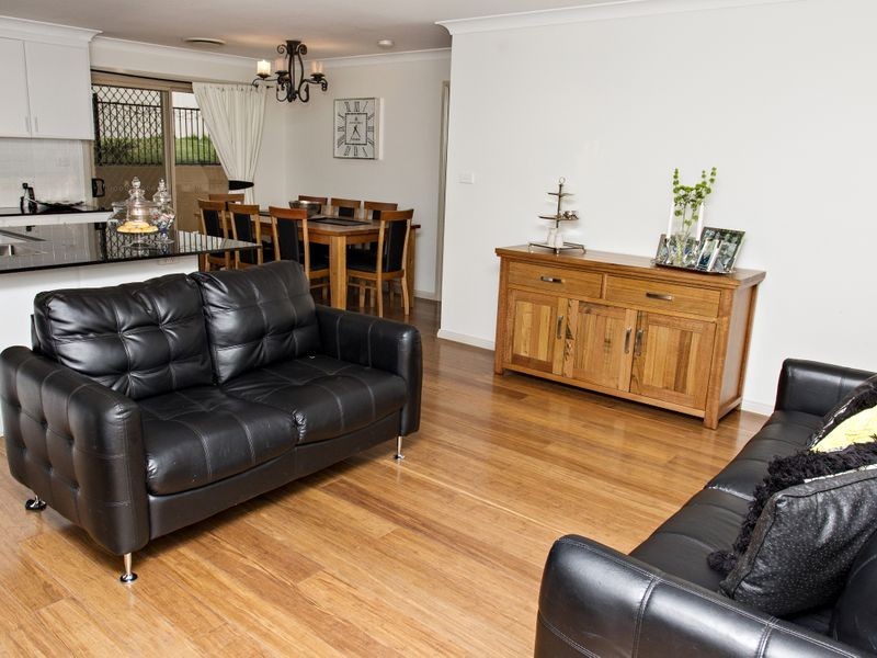 8 Bailes Crescent, Young NSW 2594