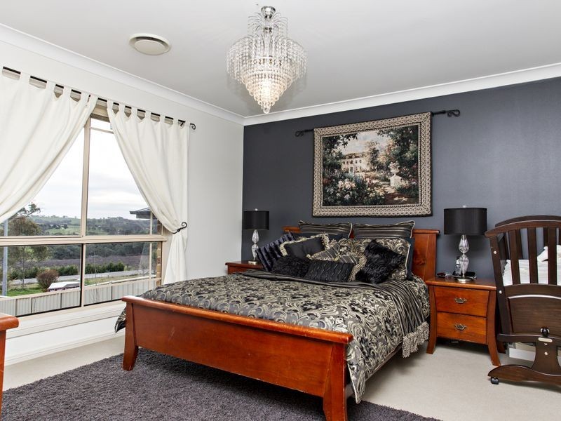 8 Bailes Crescent, Young NSW 2594