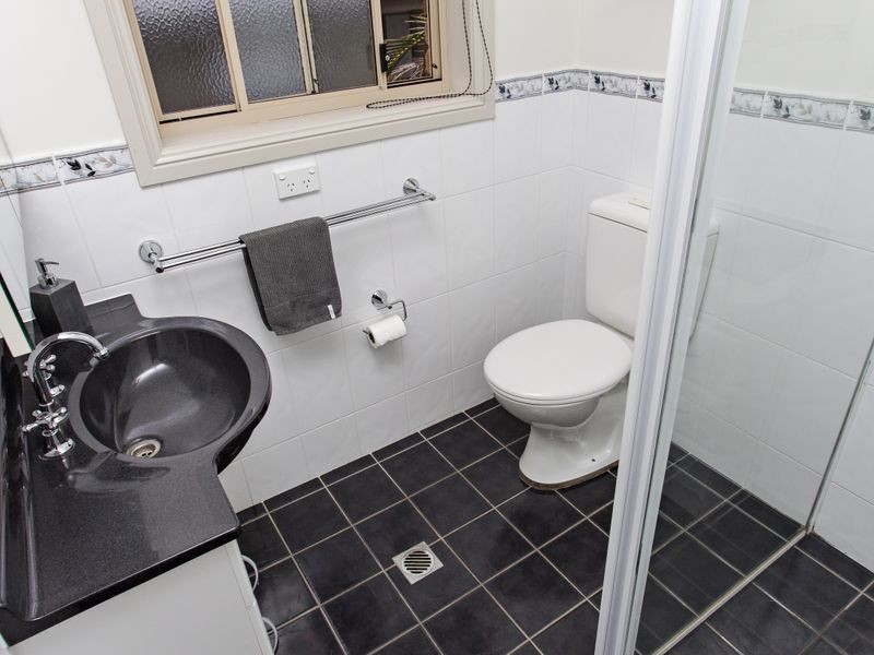 8 Bailes Crescent, Young NSW 2594