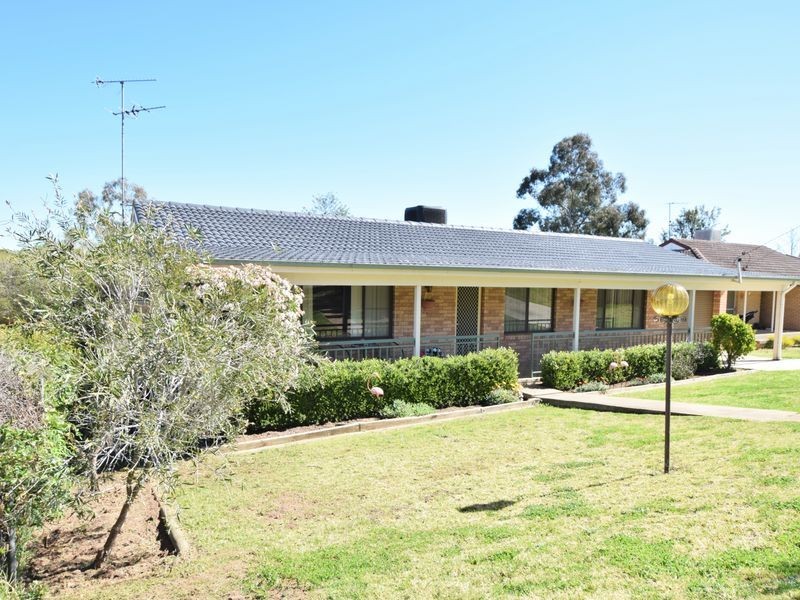 11 Milong Street, Young NSW 2594