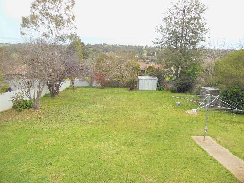 11 Milong Street, Young NSW 2594