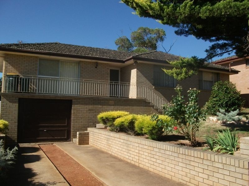 12 Watson Street, Young NSW 2594