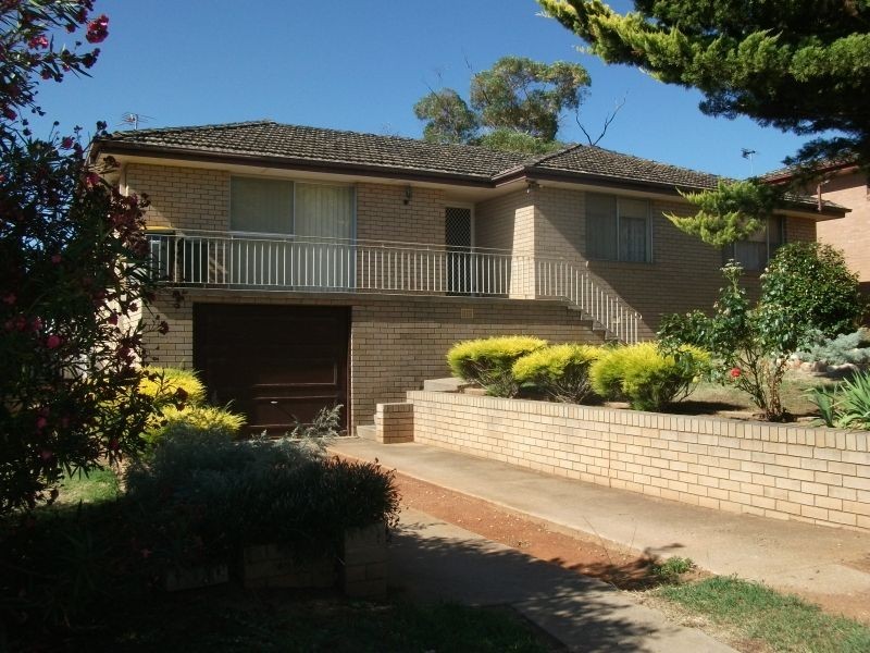 12 Watson Street, Young NSW 2594