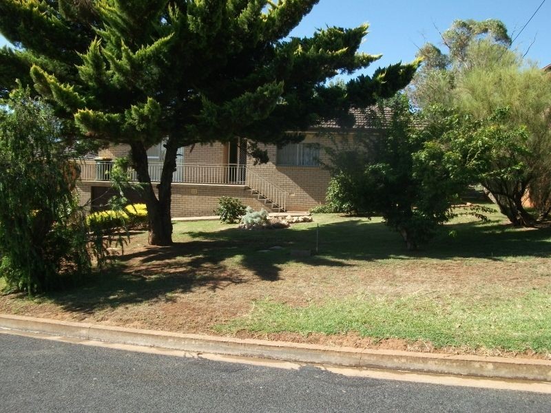 12 Watson Street, Young NSW 2594