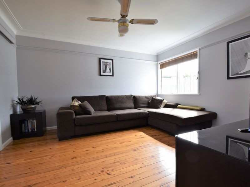 11 Whiteman Avenue, Young NSW 2594