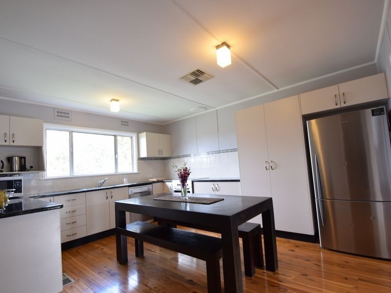 11 Whiteman Avenue, Young NSW 2594