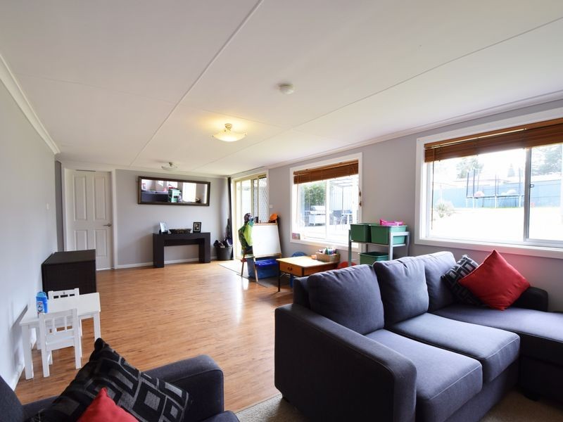 11 Whiteman Avenue, Young NSW 2594