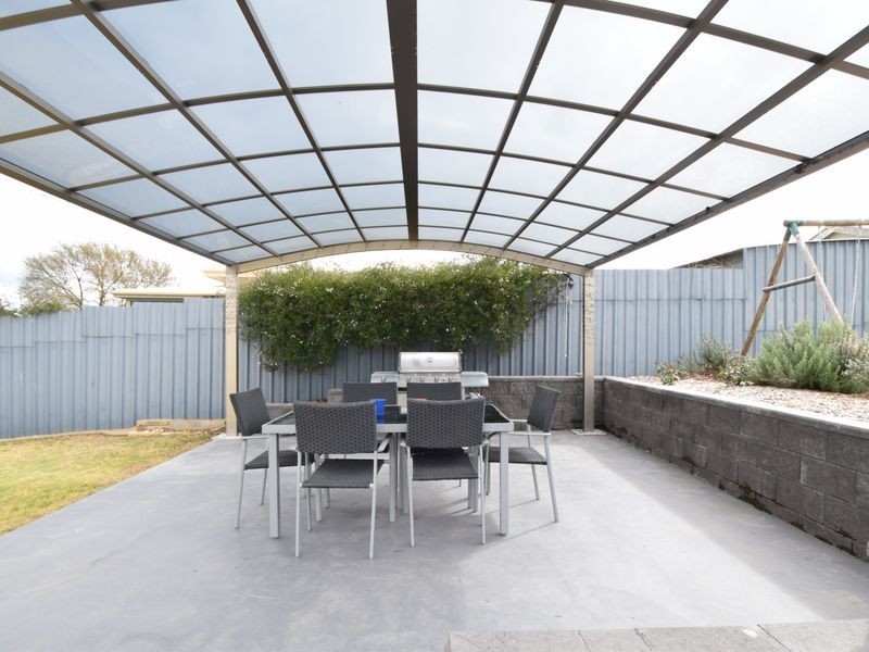 11 Whiteman Avenue, Young NSW 2594