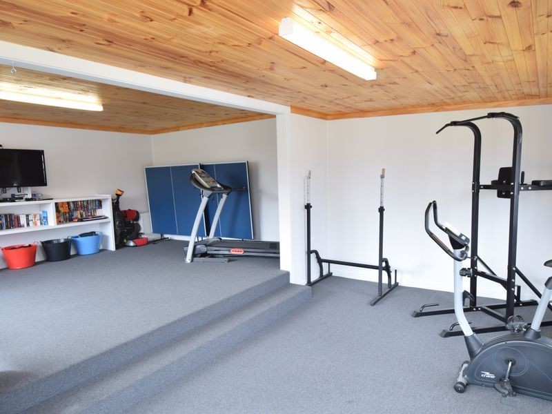 11 Whiteman Avenue, Young NSW 2594